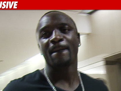 0824_akon_EX_TMZ