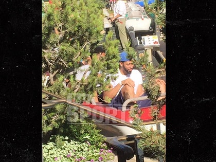0619-anthony-davis-at-disney-land-01