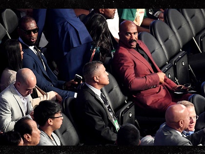 0826-steve-harvey-ring-lebron-GETTY