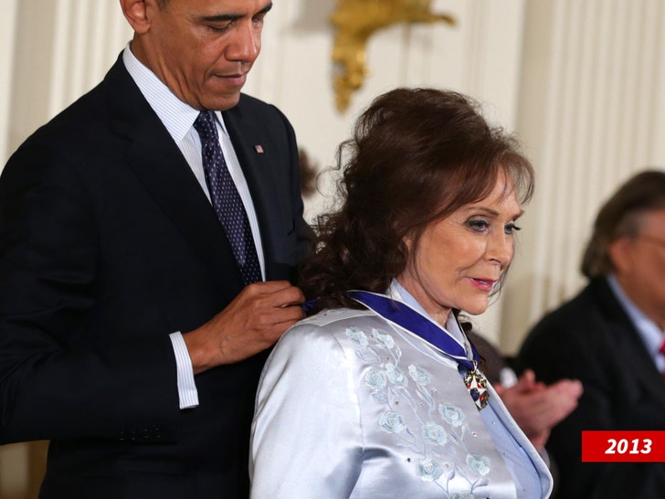loretta lynn getting prez medal of freedom in 2013