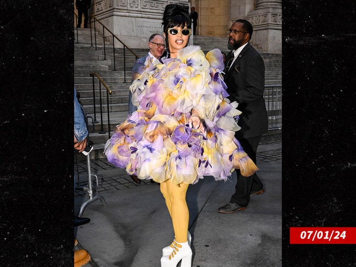 cardi b Marc Jacobs abito trasparente con volant