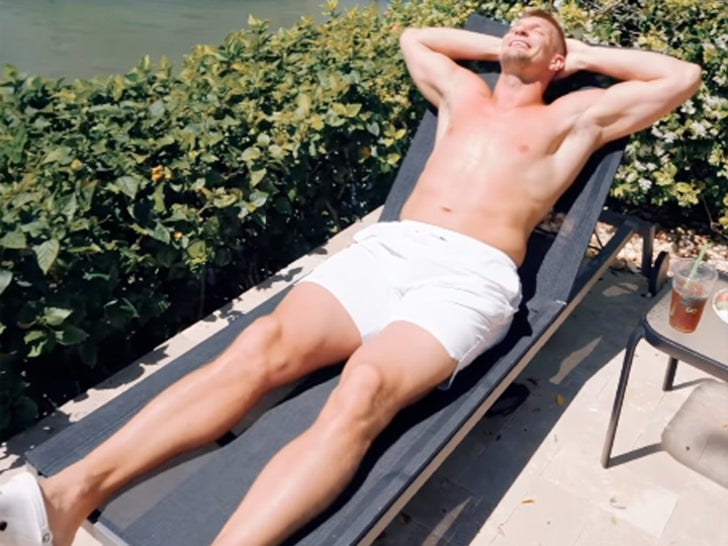 0513-Rob-Gronkowski-shredded-shots-sub1_720