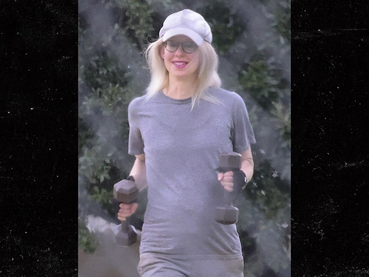 Elizabeth-Holmes-backgrid-1