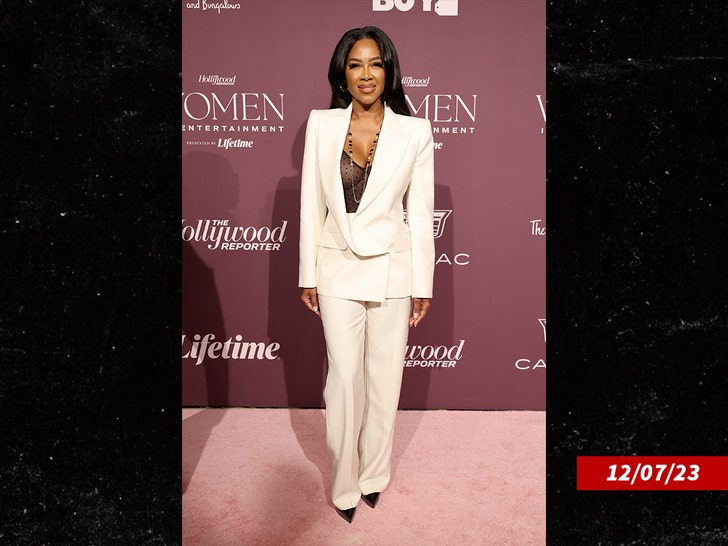 kenia-moore-sub-getty-2