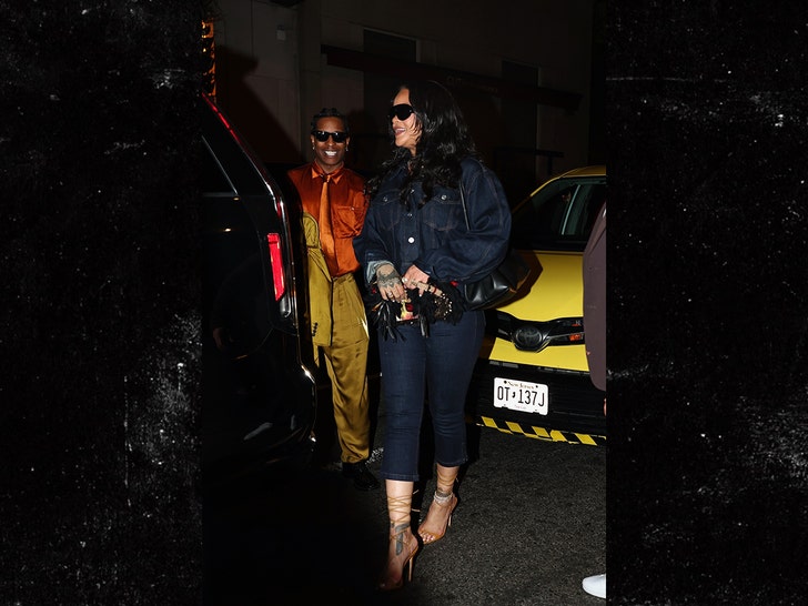 Rihanna and A$AP Rocky celebrate the Knicks' win in New York bg 1