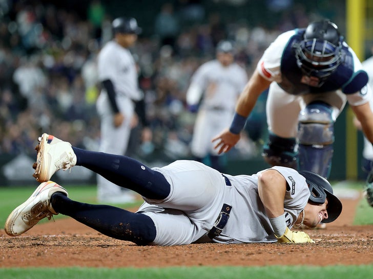 Yankees' Oswaldo Cabrera Suffers Gruesome Injury, Taken Off Field In  Ambulance