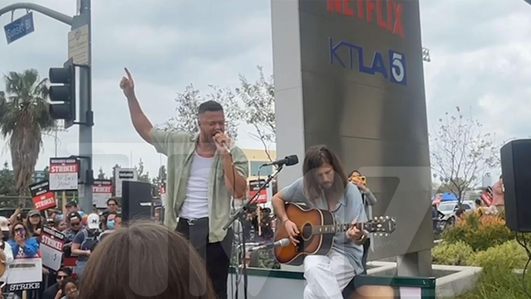 Imagine Dragons performs a concert for amazing writers outside of Netflix
