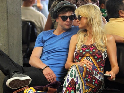 0929-paris-hilton-splash