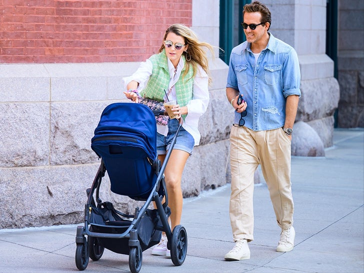 0612-Blake-Lively-Ryan-Reynolds-Stroller-NYC-SUB-1