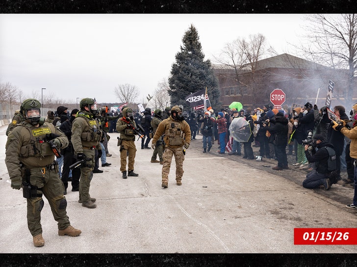 ice minneapolis sub getty swipe 2