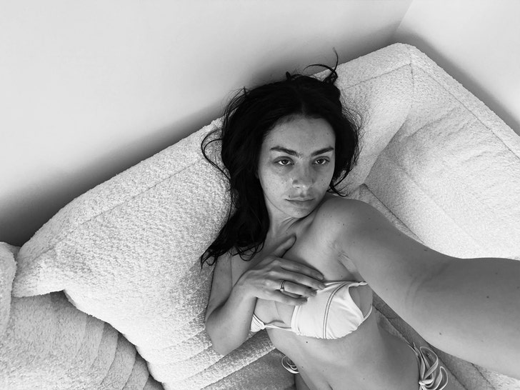 charlie xcx sexy pics insta 1