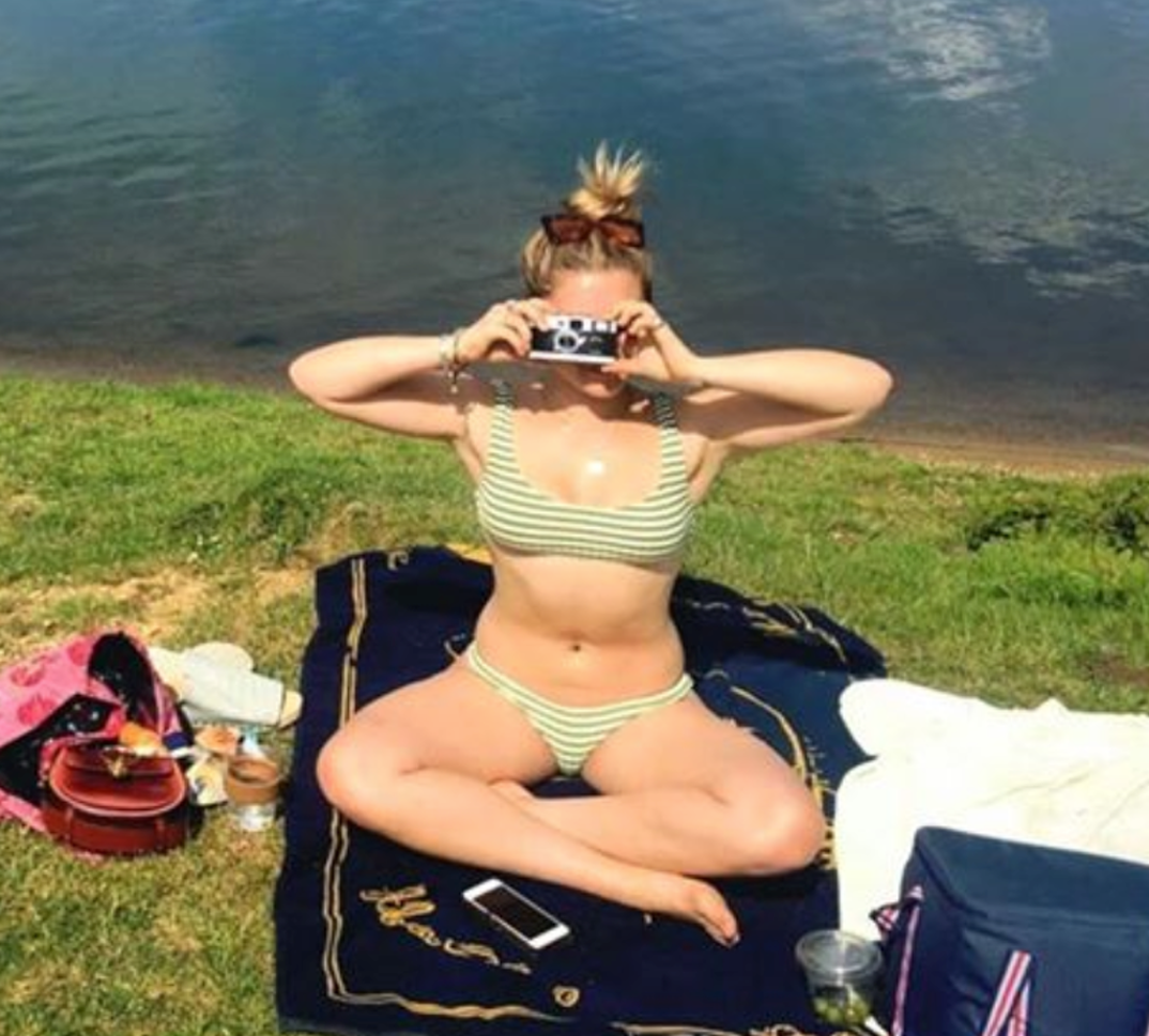 florence-pugh-hot-photos11