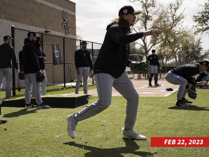 Mike Clevinger gets Tony Hawk skateboard