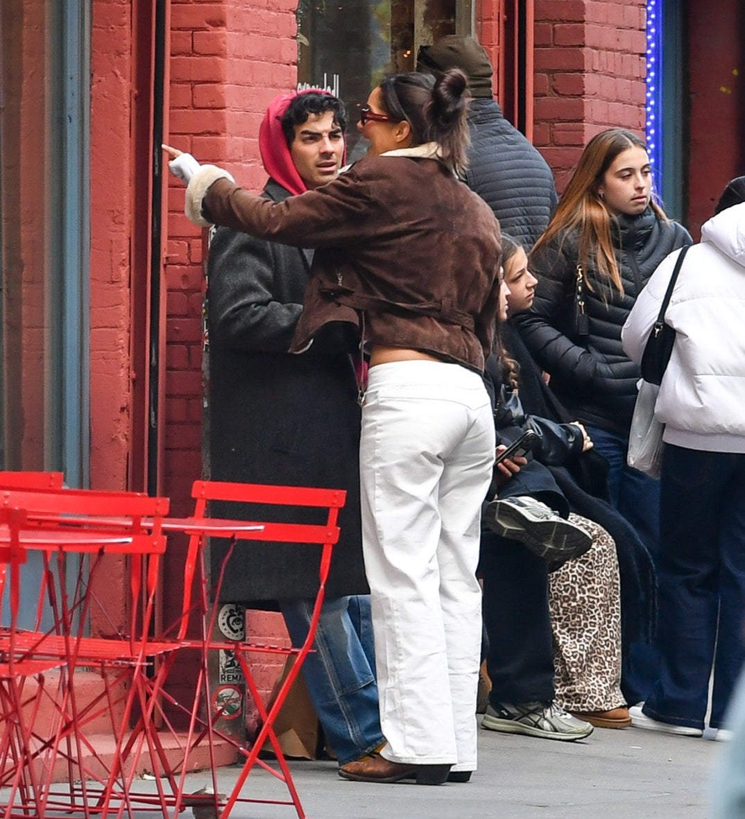 Joe Jonas Tatiana Gabirela Close In New York 6