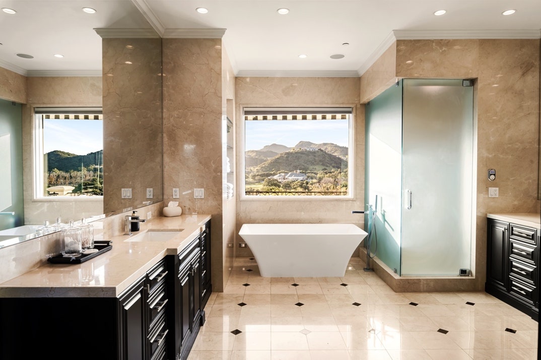 Paul Anka Relists Sherwood Estate 22