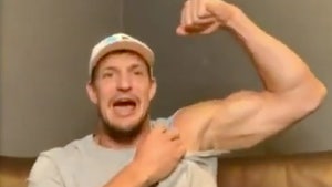 Rob Gronkowski Bulking Up For Bucs, I'm '4 Protein Shakes' From 260!