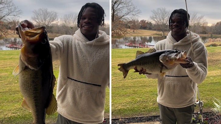 Deion Sanders Goes Crazy After Travis Hunter Catches Big Fish At 'Lake  Prime