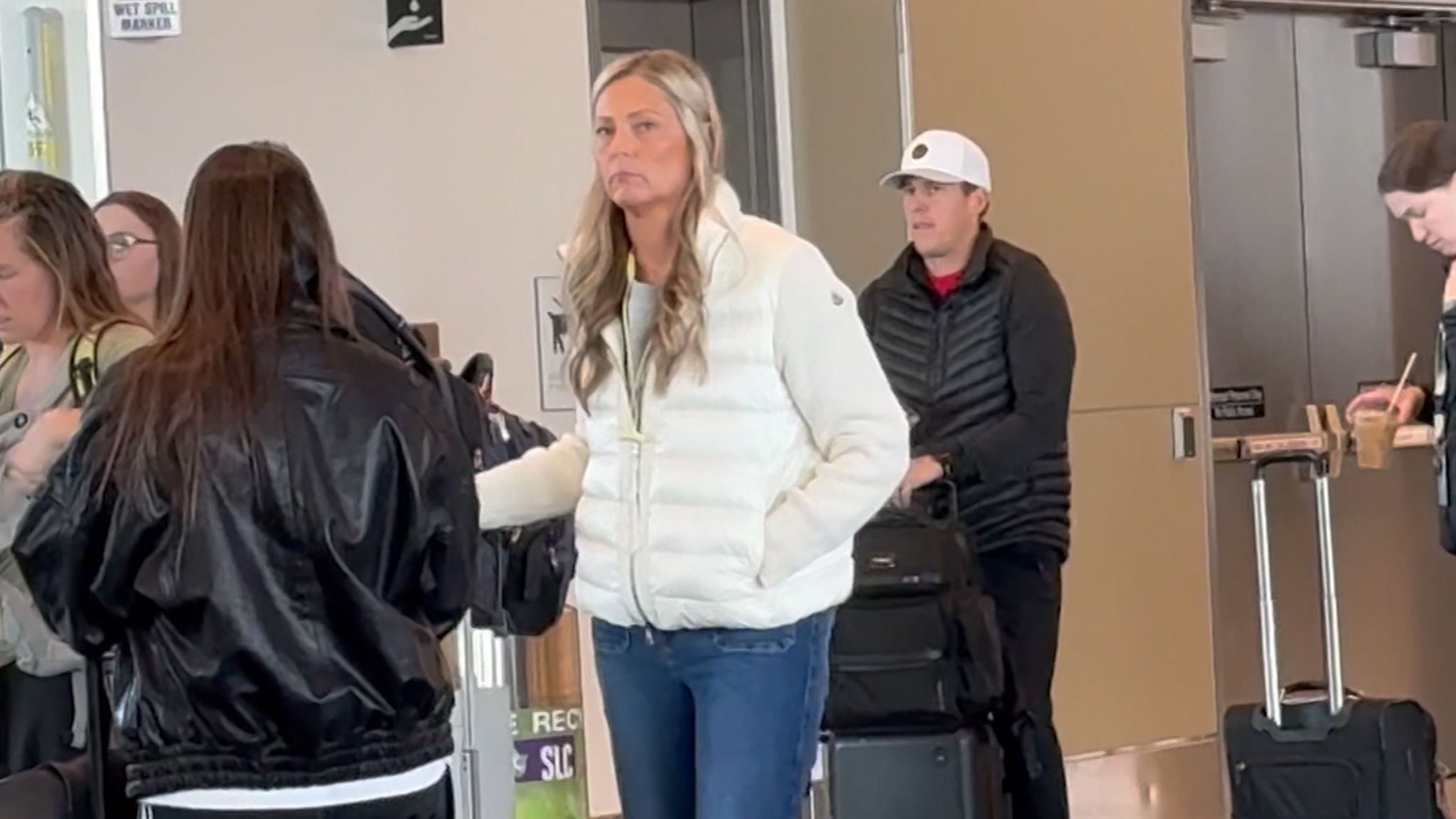 Video: Mike Vrabel's Wife Jen Spotted With Wedding Ring on Amid Scandal