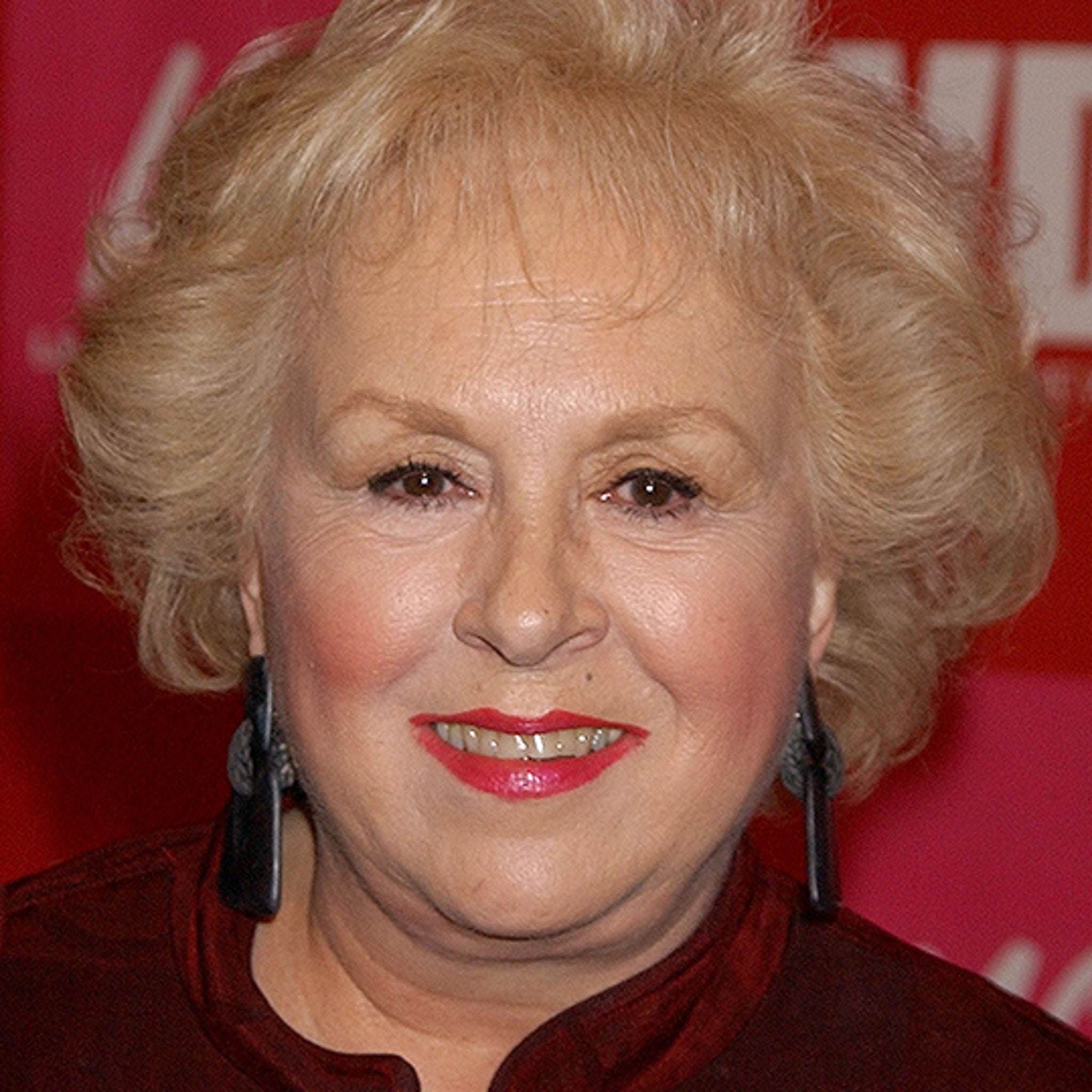 Doris Roberts [Profiles] • Instagram, Twitter, TikTok Foller