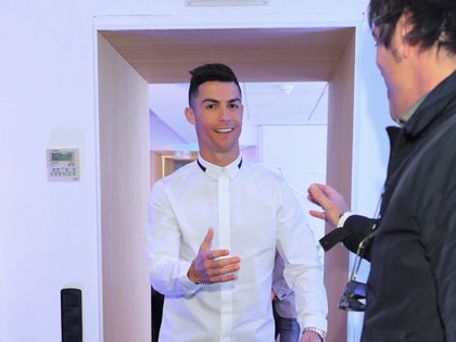 Cristiano_ronaldo_wife_hair_clinic_opening_photos0