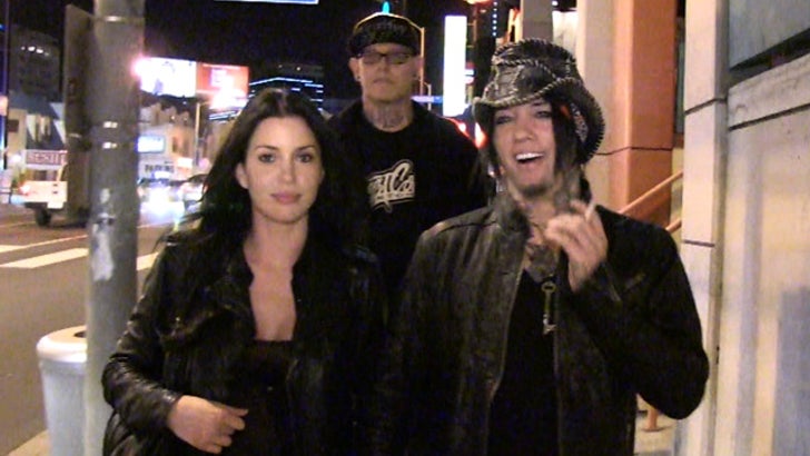 Axl Rose Is NOT Dating Lana Del Rey Says Guns :: 040912-ashba-still-1