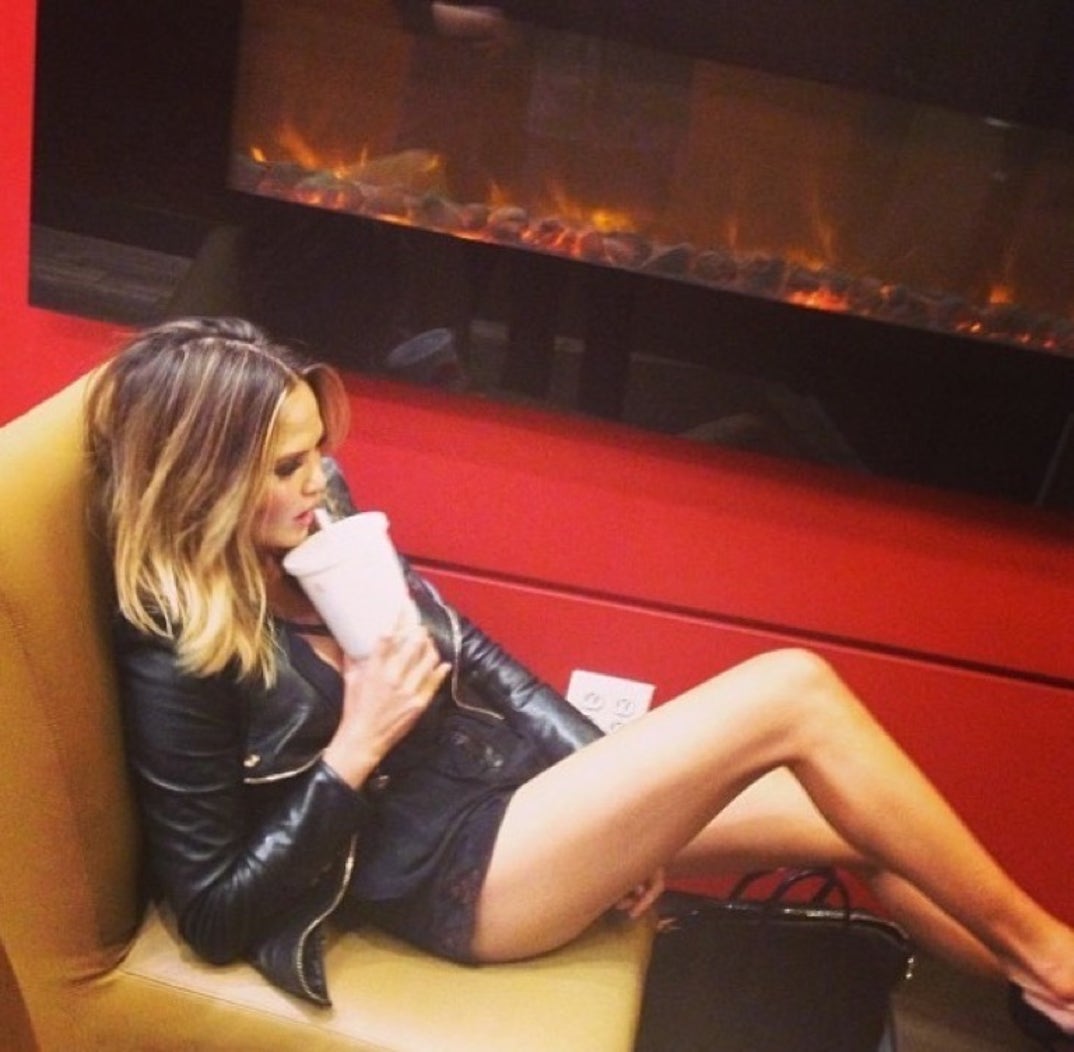 1216_chrissy_teigen_hot24