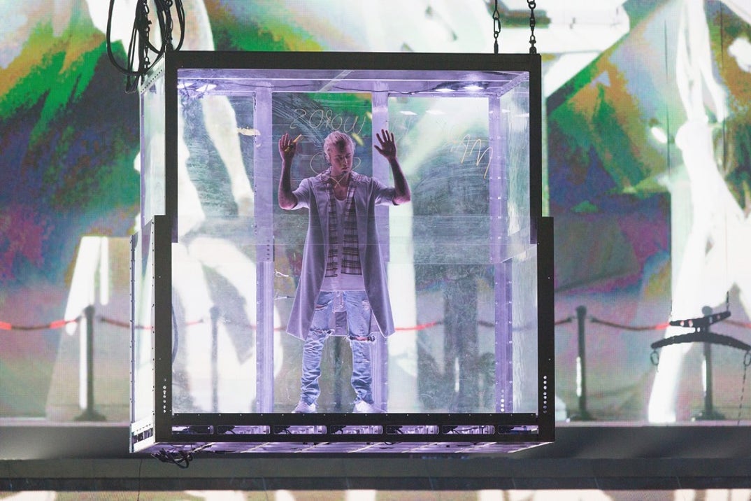 justin bieber performance photos-2-04