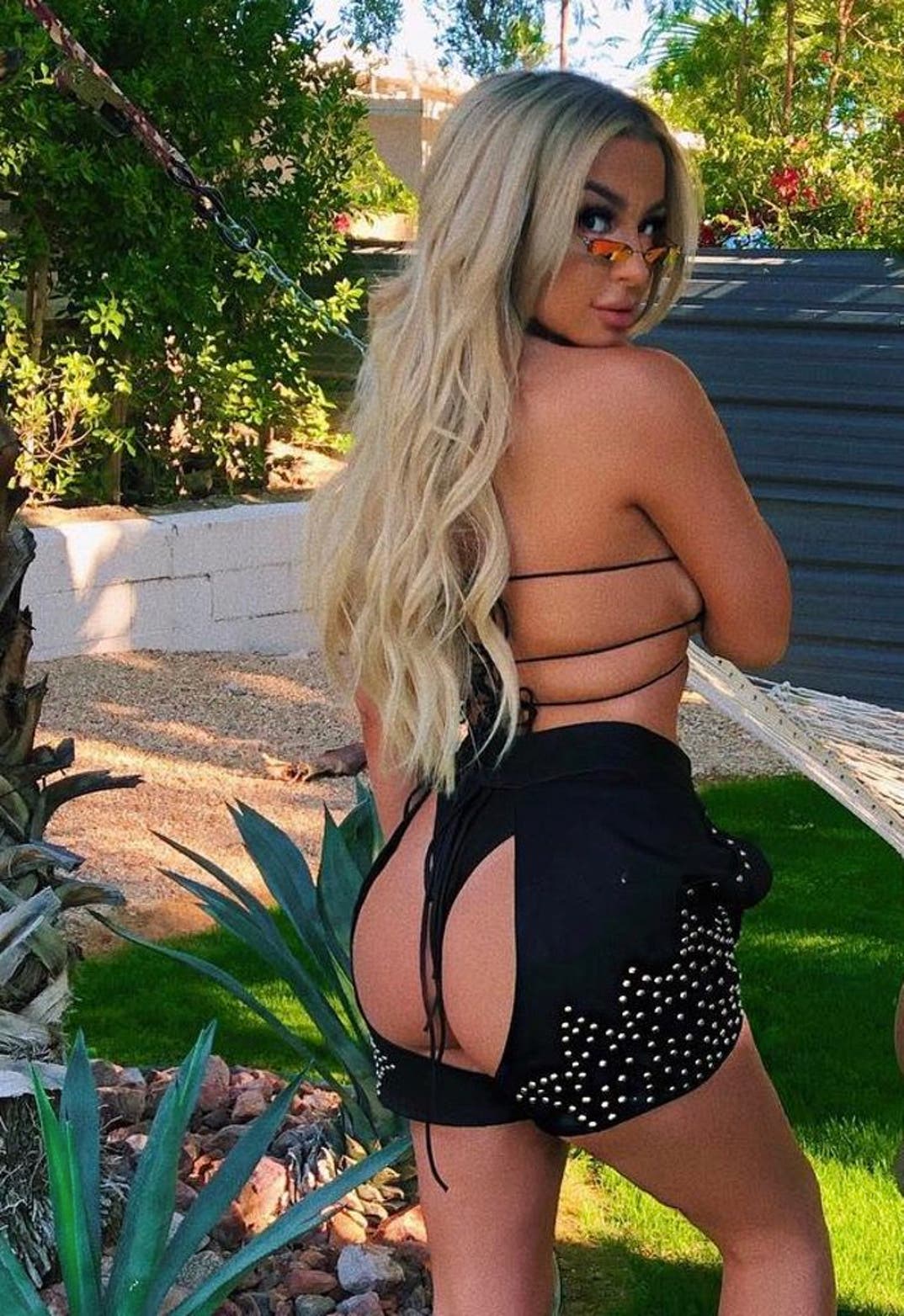 Tana-Mongeau-hot-shots-photos14