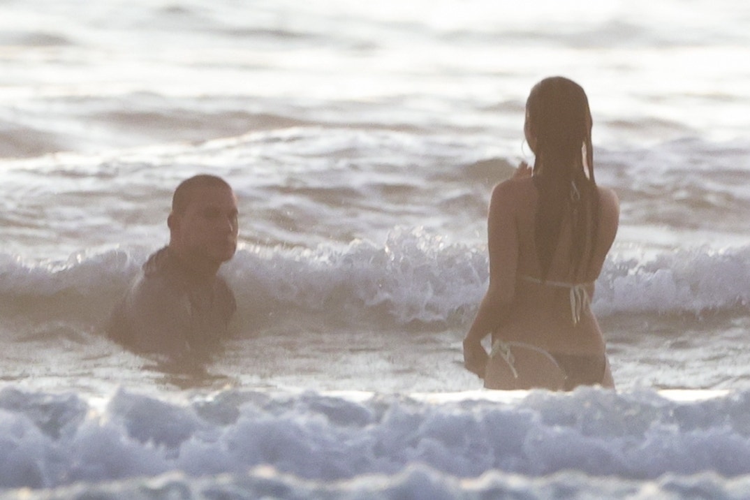 Channing Tatum PDA GF Beach 1