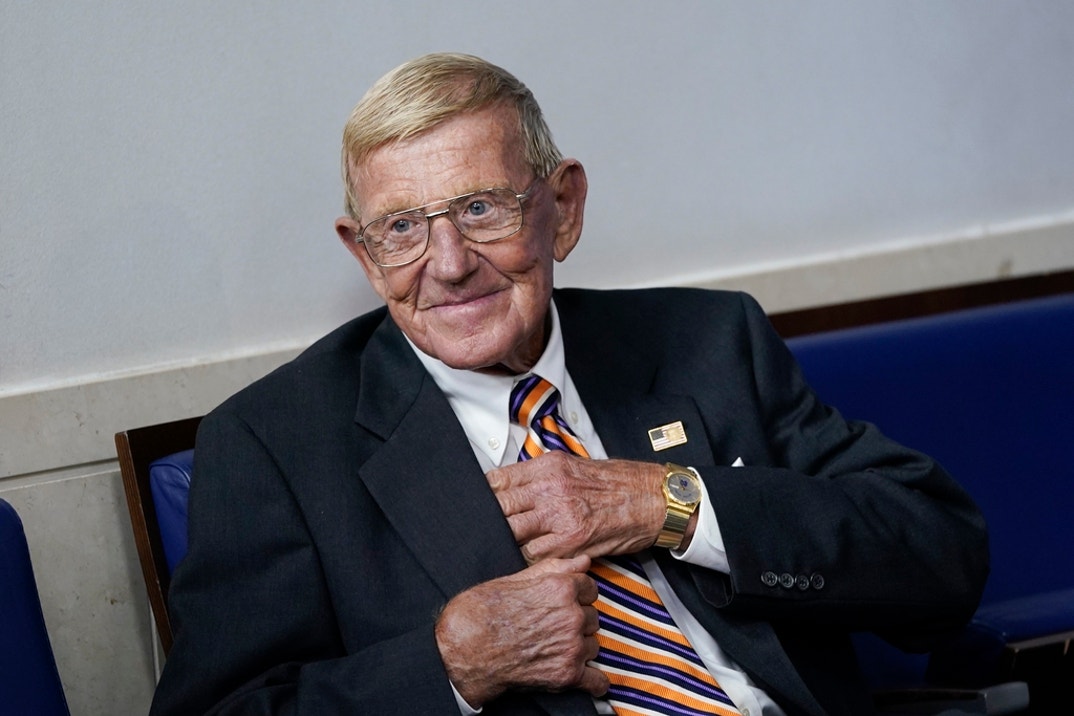 Lou Holtz Remembering 5