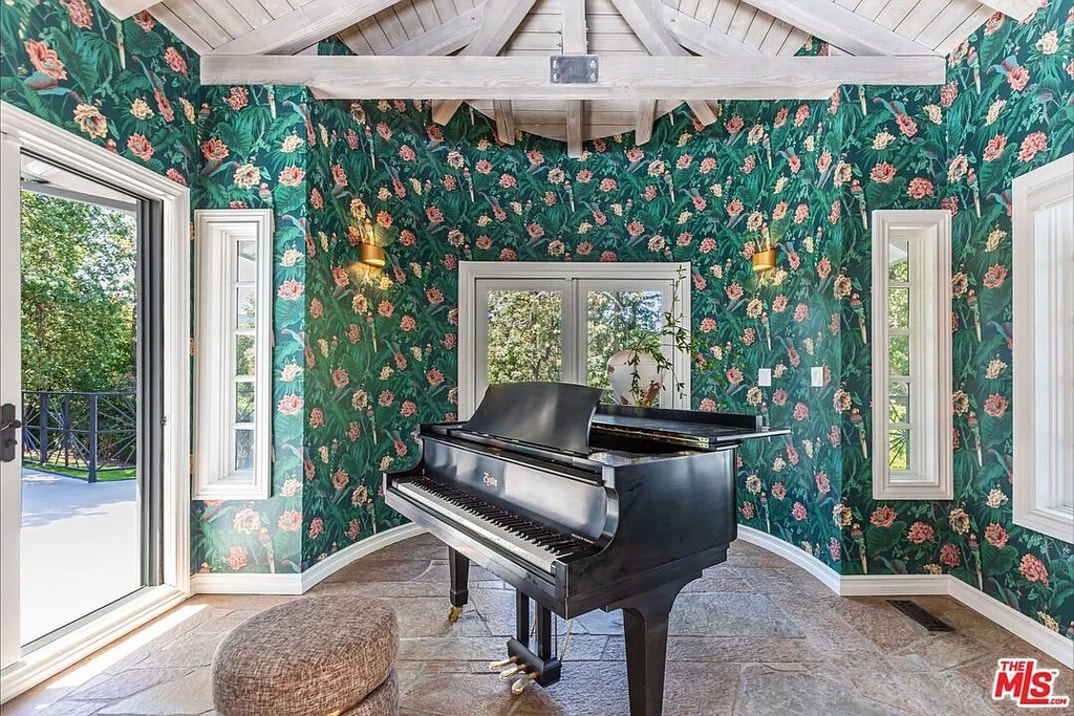 Selena Gomez Encino Home 21