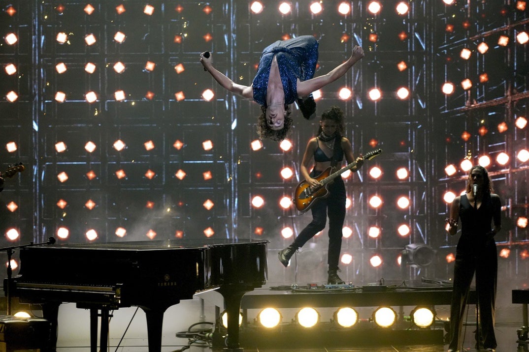 Benson Boone Flipping On Stage 1