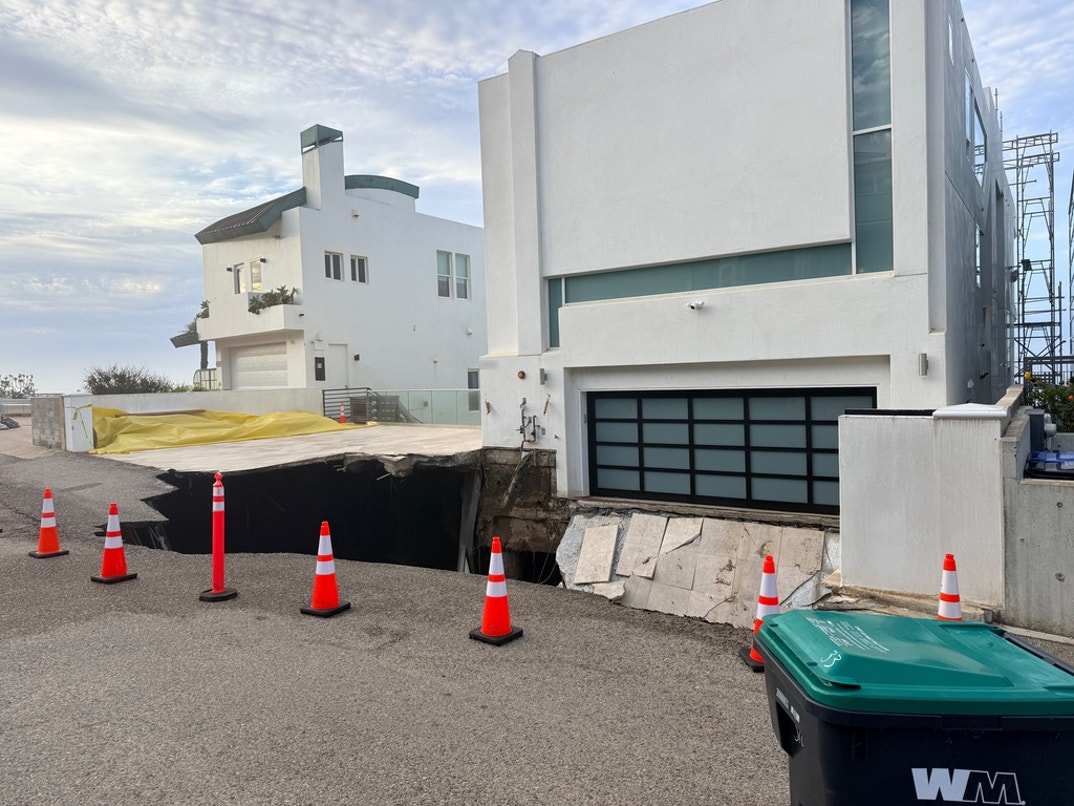 Nicolas Cage Sinkhole 5