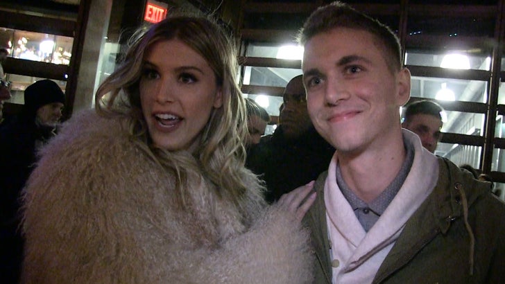 Genie Bouchard has arrived to Super Bowl with Twitter date guy (PHOTOS)