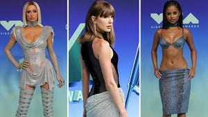 0927-MTV-VMAs-Arrivals-PRIMARY-8