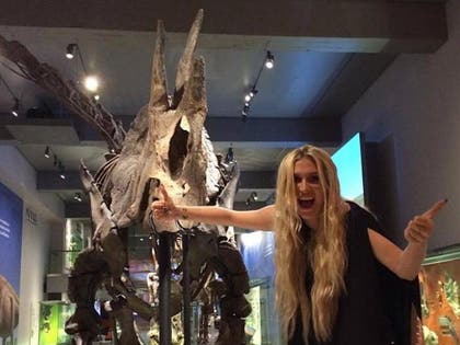 0120-kesha-natural-history-museum-instagram