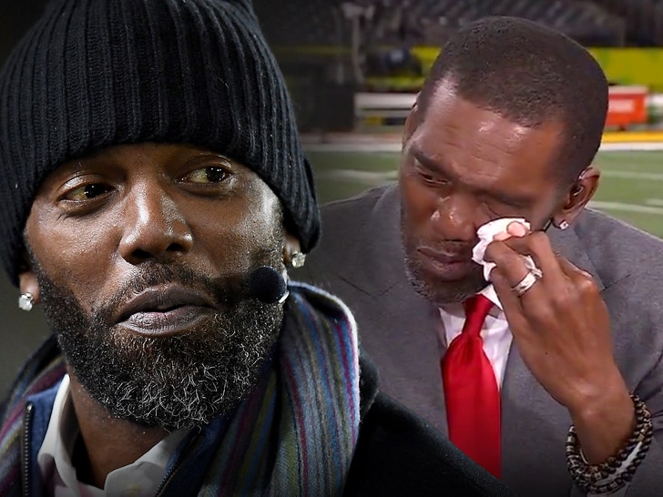 Randy Moss screams after Espn Crew greeted him again on the Super Bowl