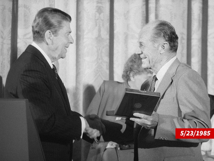 Chuck Yeager Pilot Who Broke Sound Barrier Dead At 97