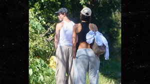 shawn-mendes-backgrid-2