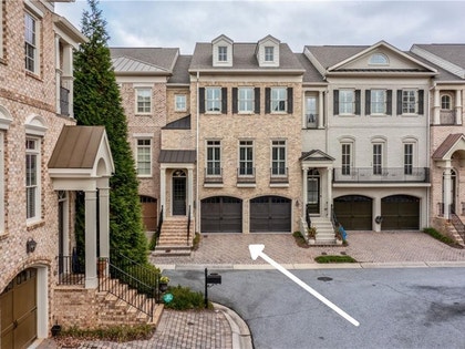 Bobbi Kristina Townhome sold Photos 1 28