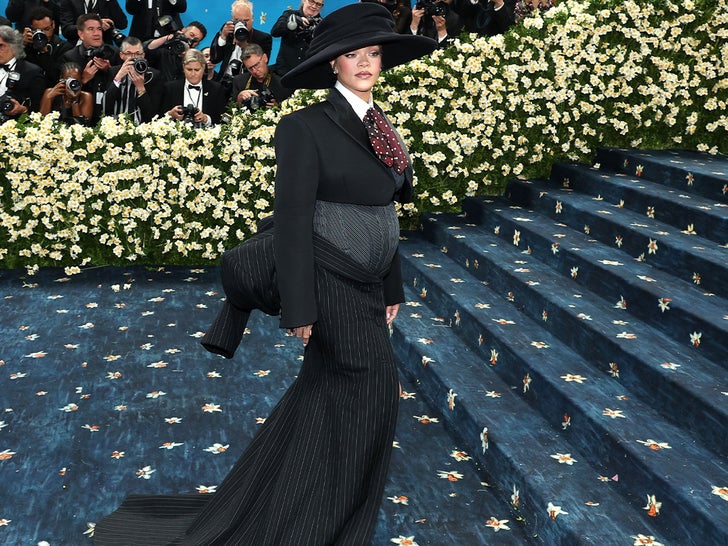rihanna met gala pregnant shutterstock
