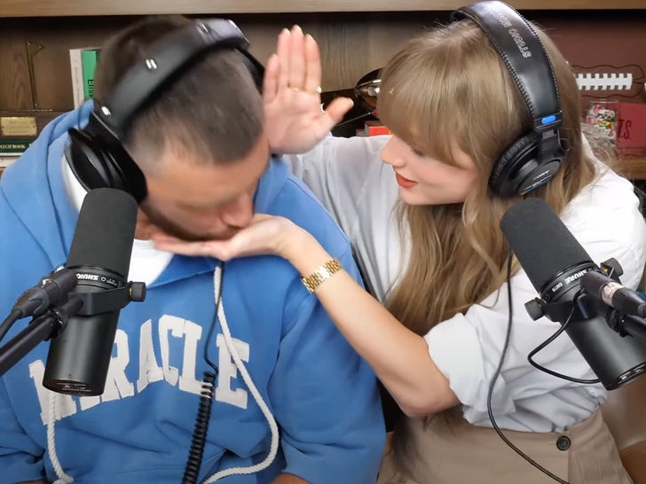0813-Taylor-Swift-Travis-Kelce-Handsy-New-Heights-Podcast-Sub2
