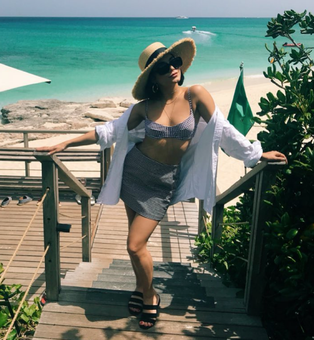 vanessa_hudgens_beach_vacation_photos0