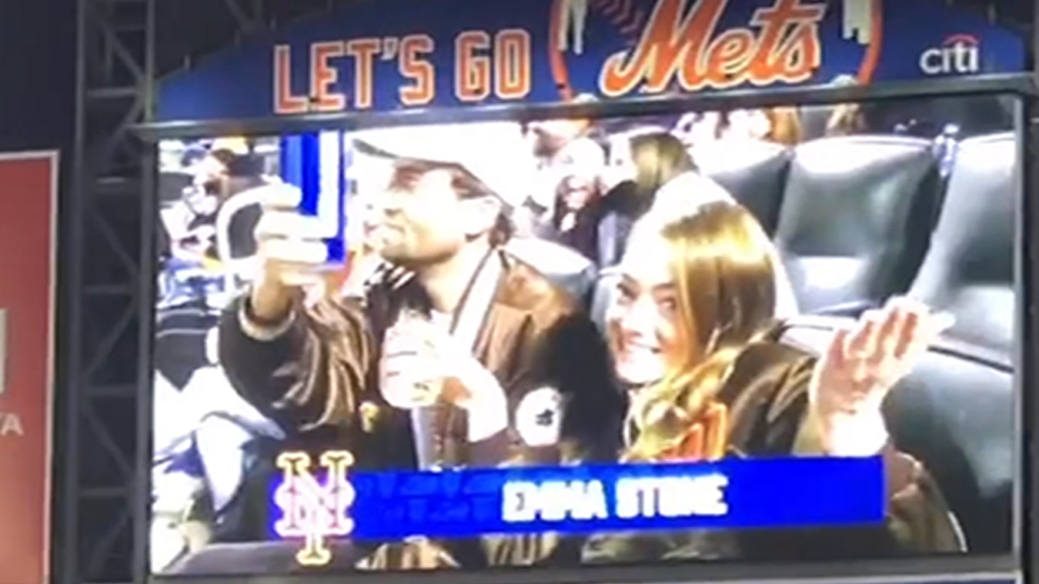 Emma Stone hat bei Mets-Spiel für Padres Gear ausgebuht