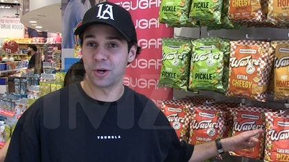 091125_david_dobrik_chips_kal