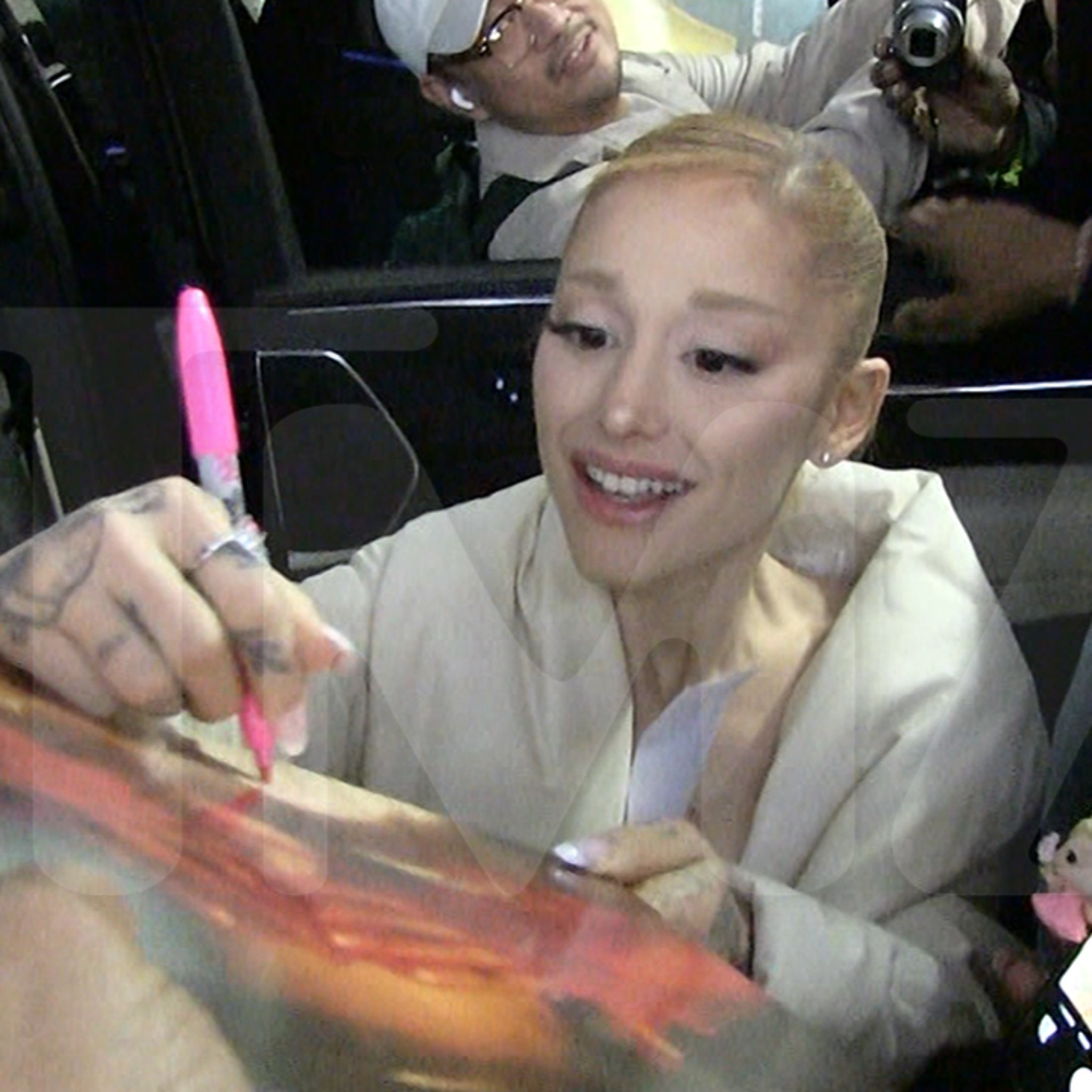 Ariana Grande Greets Fans, Signs Autographs in New York City