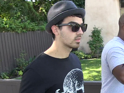 0228_joe-jonas-tmz