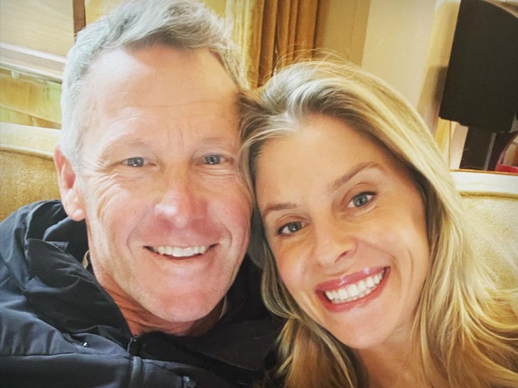 Lance Armstrong Marries Longtime Girlfriend In France, 'Best. Day. Ever.'.jpg