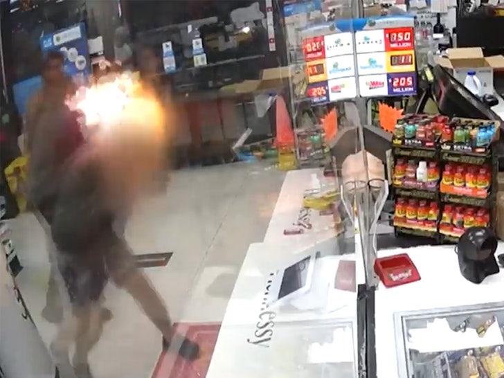 Une nouvelle vidéo montre un voleur à l’étalage mettant le feu à un employé lors d’une violente lutte