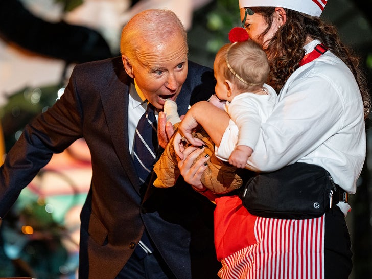 Biden Pretends to Chomp Kids, Admires Costumes at White House Halloween Event